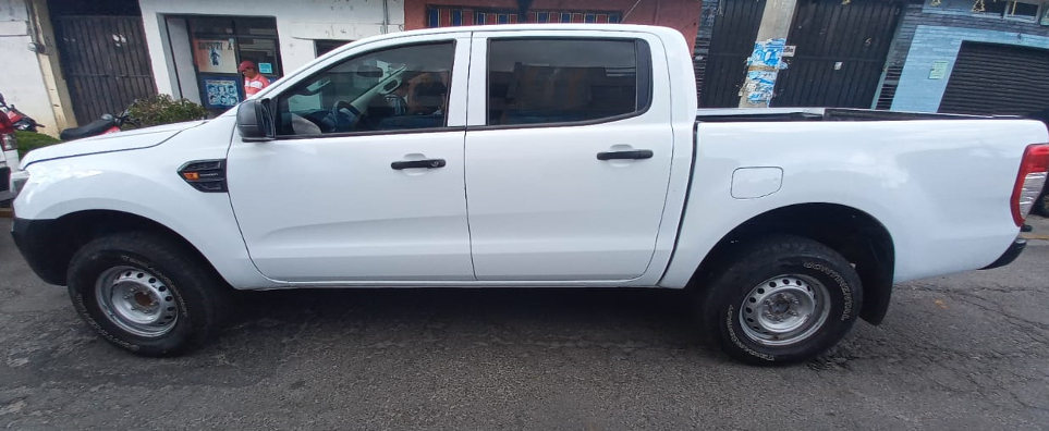 Asegura PGJE camioneta con reporte de robo vigente